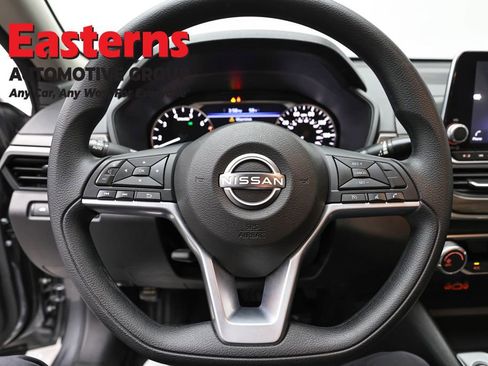 Used 2025 Nissan Altima 2.5 SV image 10