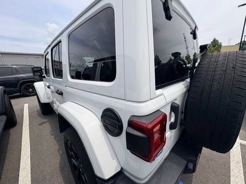 Used 2024 Jeep Wrangler Unlimited Sahara AWD/4WD image 4