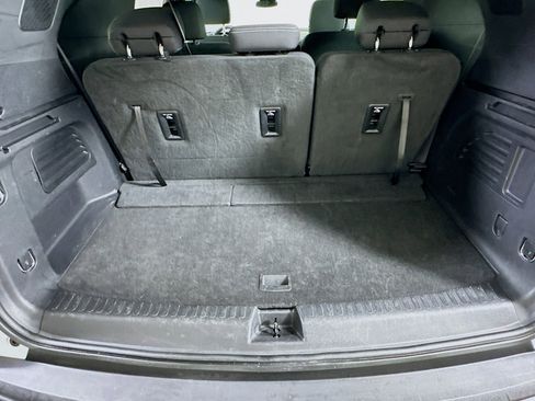 Used 2025 Chevrolet Traverse LT image 30