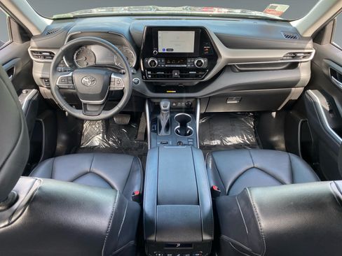 Used 2023 Toyota Highlander XLE FWD image 10