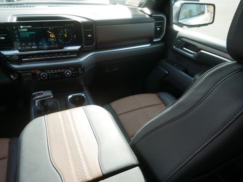 Used 2025 Chevrolet Silverado 1500 High Country w/ Technology Package image 11