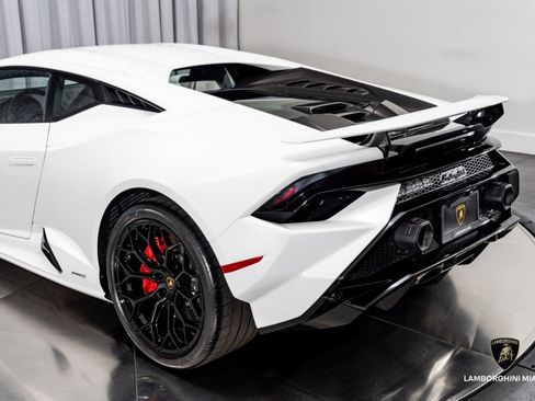 Used 2024 Lamborghini Huracan Tecnica image 13