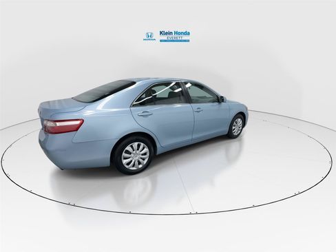 Used 2009 Toyota Camry LE FWD image 2