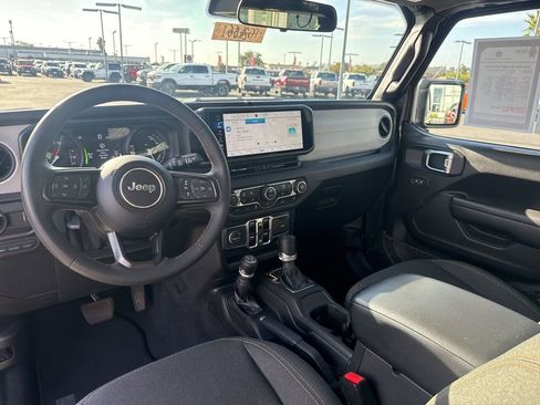 Used 2024 Jeep Wrangler Unlimited w/ Convenience Group AWD/4WD image 16