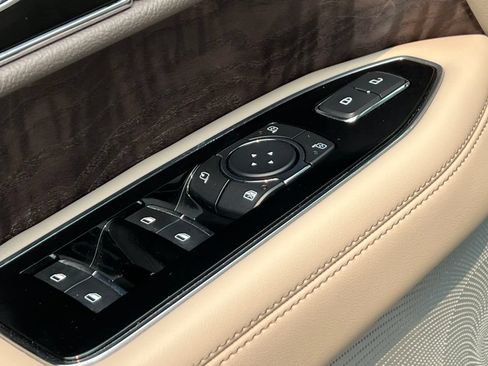 Used 2024 Lincoln Navigator L Reserve AWD/4WD image 18