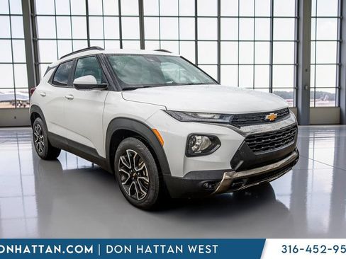 Used 2023 Chevrolet TrailBlazer ACTIV w/ Sun and Liftgate Package FWD image 34