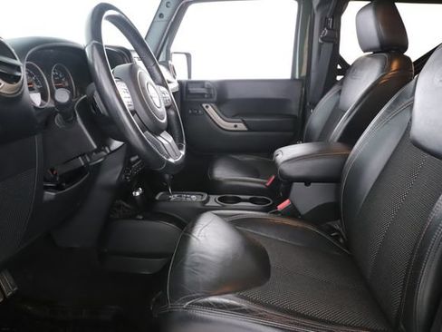 Used 2016 Jeep Wrangler Sahara AWD/4WD image 16