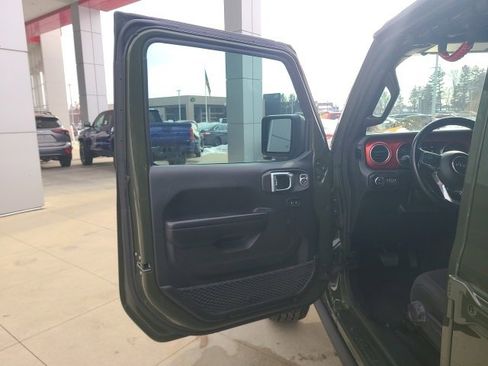 Used 2021 Jeep Gladiator Rubicon w/ Cold Weather Group image 16