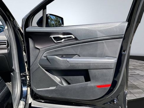 Used 2025 Kia Sportage EX FWD image 15