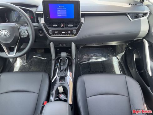 Certified 2025 Toyota Corolla Cross XLE w/ Convenience Package FWD image 17