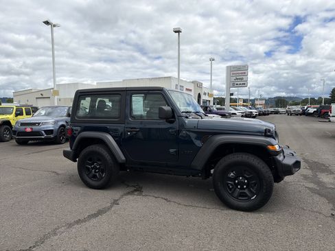Used 2025 Jeep Wrangler Sport AWD/4WD image 6