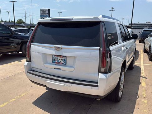 Used 2018 Cadillac Escalade Platinum AWD/4WD image 10
