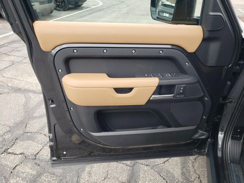 New 2026 Land Rover Defender 110 X-Dynamic SE image 10