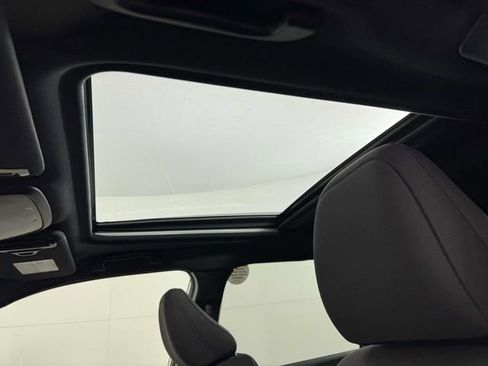 Used 2025 Subaru Forester Premium image 30