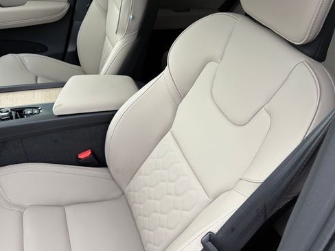 New 2026 Volvo XC60 B5 Plus w/ Protection Package Premier AWD/4WD image 18