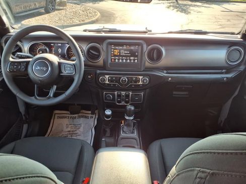 Certified 2023 Jeep Gladiator Sport image 9