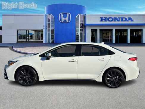 Used 2024 Toyota Corolla SE image 3