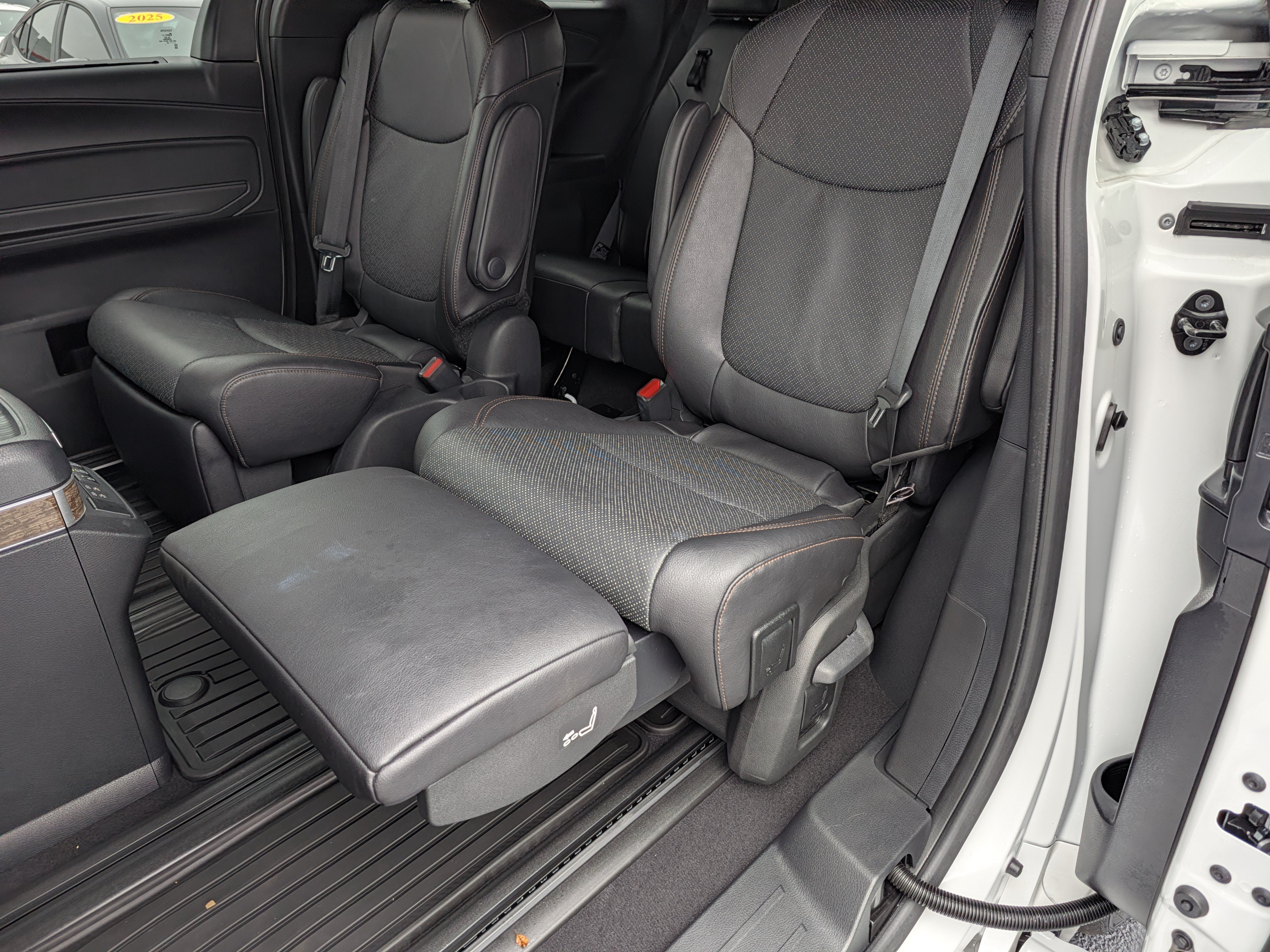 Used 2025 Toyota Sienna Platinum AWD/4WD image 23