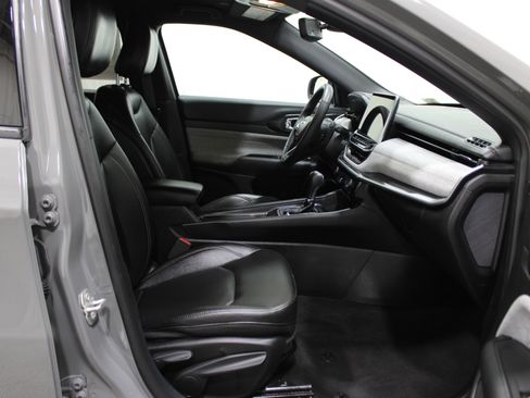 Used 2024 Jeep Compass Latitude image 32