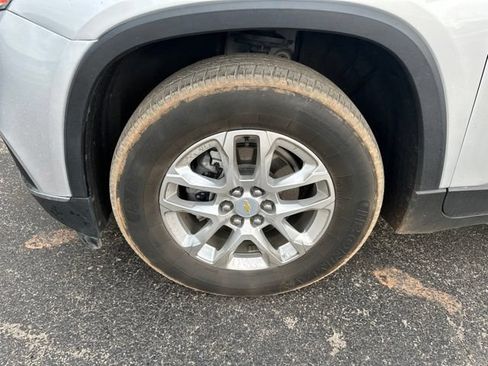 Used 2021 Chevrolet Traverse LT AWD/4WD image 2