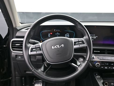 Used 2023 Kia Telluride S FWD image 18