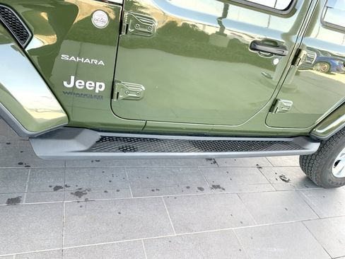 Used 2020 Jeep Wrangler Unlimited Sahara image 10