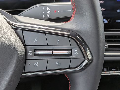 Certified 2026 Chevrolet Equinox EV RS FWD image 98