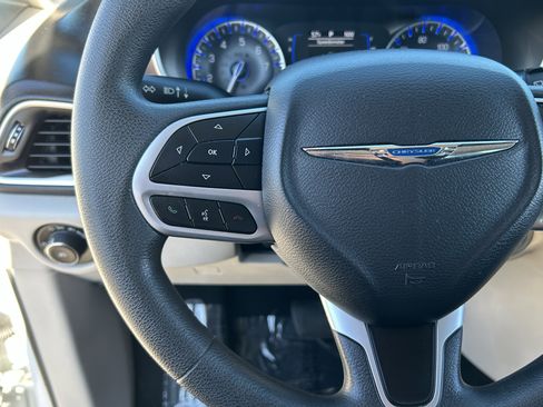 Used 2018 Chrysler Pacifica Touring Plus image 25