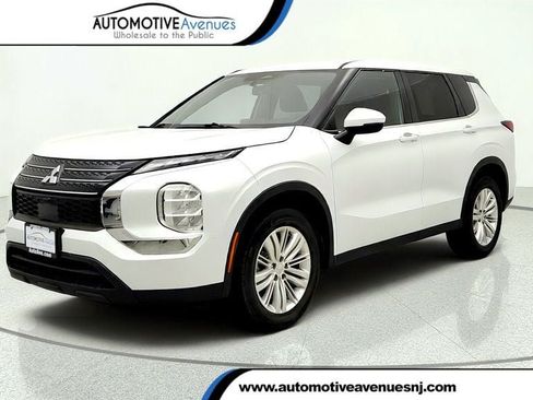 Used 2022 Mitsubishi Outlander ES FWD image 1