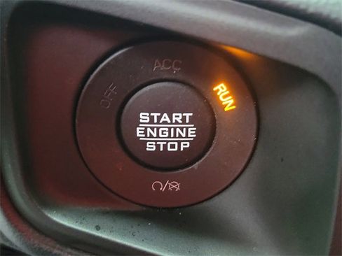 Used 2025 Jeep Gladiator Sport image 27