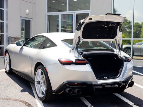 Used 2022 Ferrari Roma RWD image 53