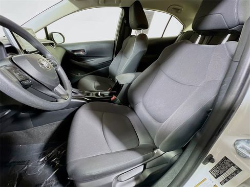 Used 2021 Toyota Corolla LE image 19