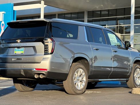 New 2026 Chevrolet Suburban Premier image 3