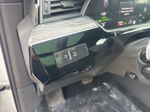 Used 2023 Audi e-tron Premium Plus w/ Premium Plus Package image 16