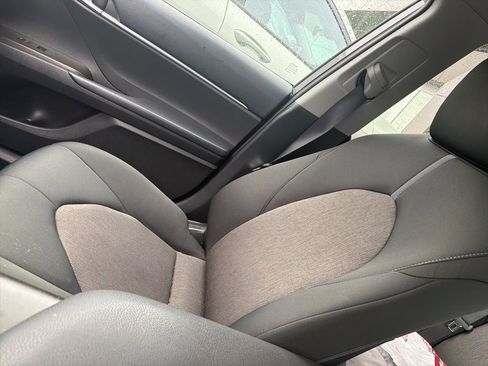 Used 2022 Toyota Camry LE w/ Convenience Package image 8