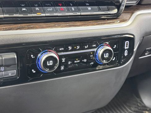 Used 2025 GMC Sierra 1500 SLE AWD/4WD image 46