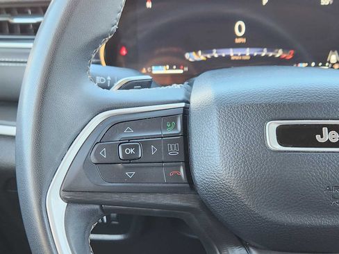 Used 2023 Jeep Grand Cherokee L Laredo image 18