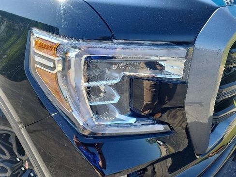 Used 2021 GMC Sierra 1500 Elevation w/ X31 Off-Road Package AWD/4WD image 7