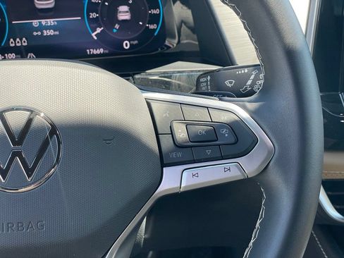Certified 2024 Volkswagen Atlas Cross Sport SE AWD/4WD image 18