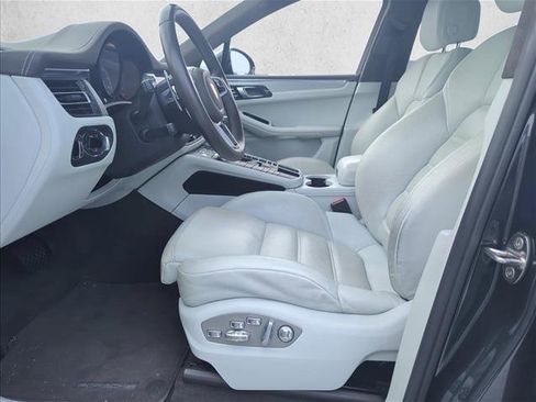 Used 2020 Porsche Macan Turbo image 20