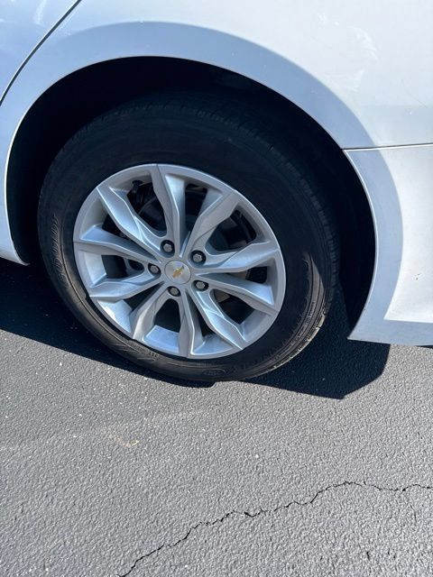 Used 2025 Chevrolet Malibu LT FWD image 9