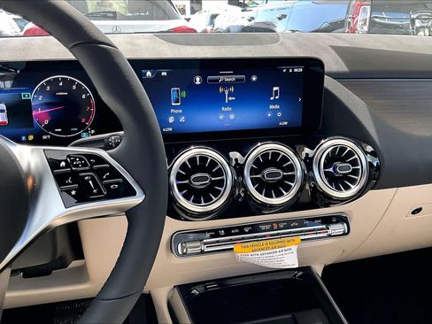 New 2026 Mercedes-Benz GLA 250 GLA 250 image 9