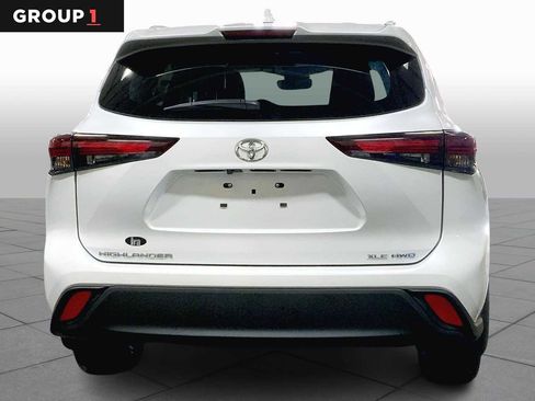 Used 2024 Toyota Highlander XLE image 5
