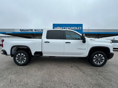 Used 2026 Chevrolet Silverado 2500 Custom w/ Custom Value Package image 13