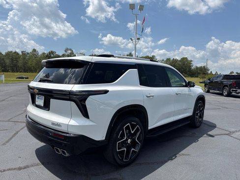 Used 2025 Chevrolet Traverse High Country w/ LPO, Floor Liner Package FWD image 3