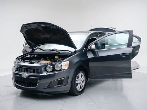 Used 2015 Chevrolet Sonic LT FWD image 17