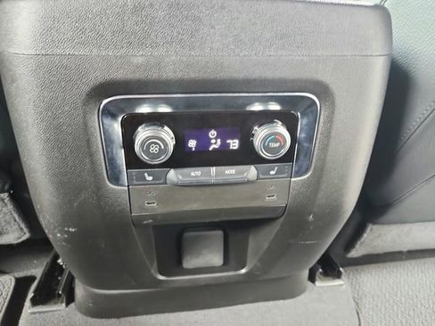 Used 2025 GMC Yukon XL Denali AWD/4WD image 35