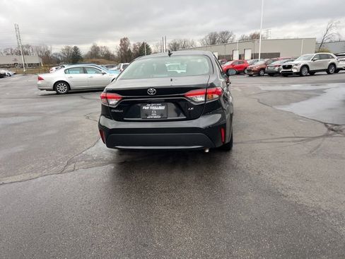 Used 2022 Toyota Corolla LE image 9