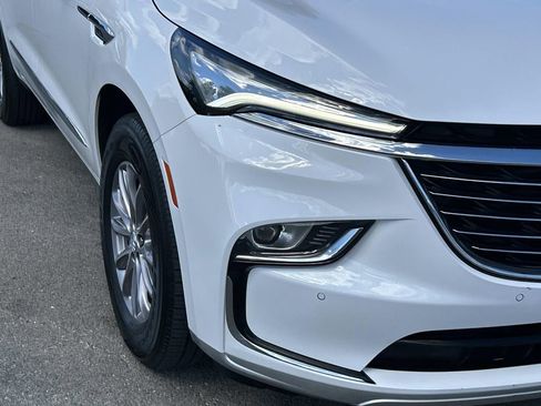 Used 2024 Buick Enclave Premium image 11