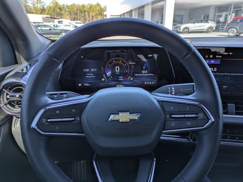 Used 2025 Chevrolet Equinox LT w/ Safety and Technology Package image 20